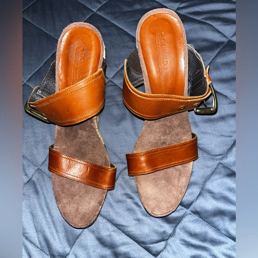 NWOT Donald J Pliner Brown Wedge Sandals